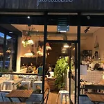 Experience London In A Unique & Vibrant Studio