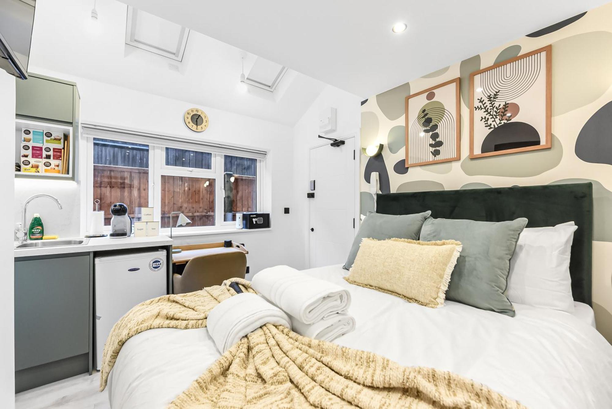Experience In A Unique & Vibrant Apartment